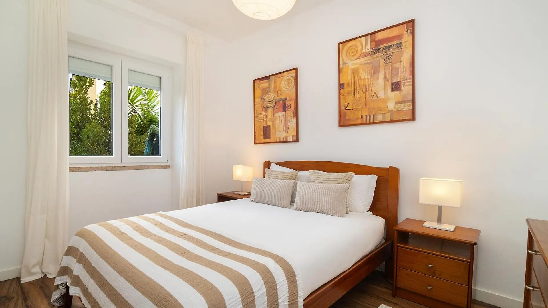 Whome Cozy Stay Steps Away From The Train Station Queluz